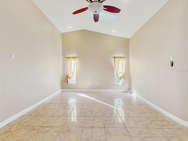 Building Photo - 978 Alsace Dr