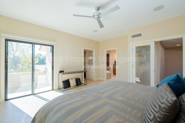 Building Photo - 10640 E Vogel Ave