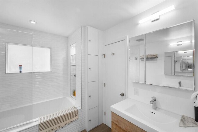Building Photo - 2402 Rockingham Cir
