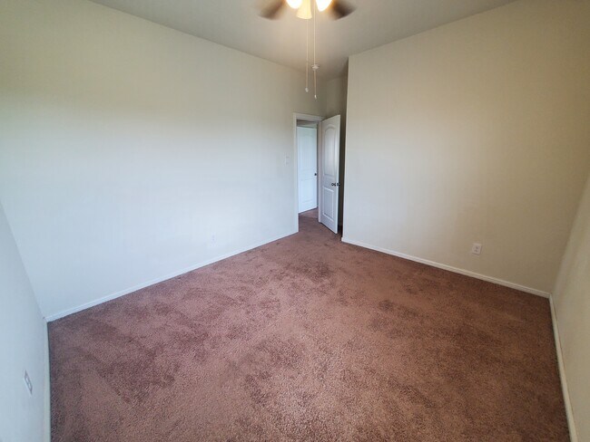 Building Photo - 248 Crowfoot Dr