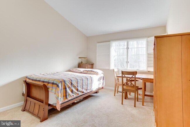 Building Photo - 100 Spring Pl Way