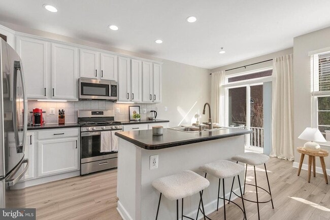 Building Photo - 709 Gaither Rd