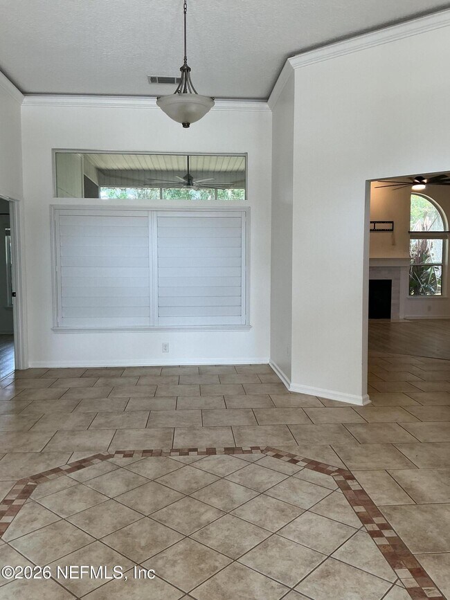 Building Photo - 12335 Vine Maple Way