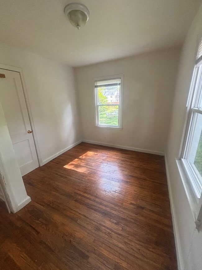 Building Photo - **IF YOU SIGN A 2 YEAR LEASE,  PAY RENT ON TIME EACH MONTH AND DONT DEFAULT ON YOUR LEASE. WE WIL...