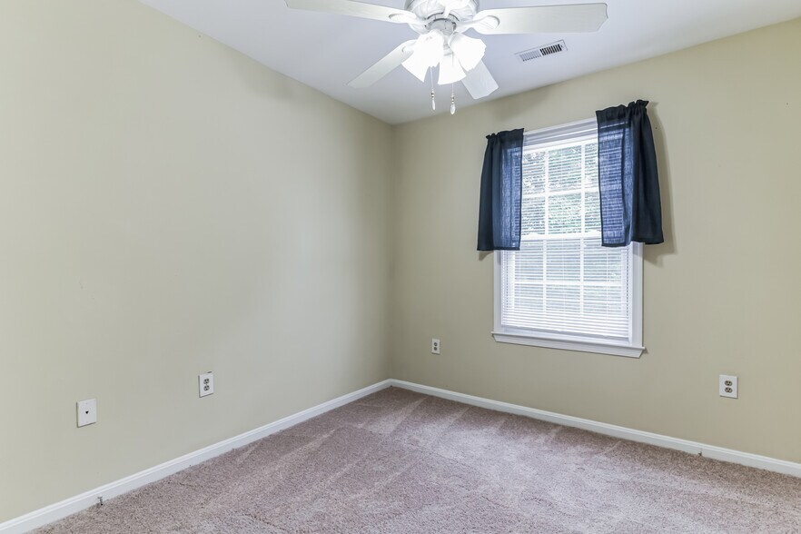 Building Photo - 15606 Traverser Ct