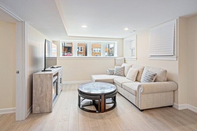 Building Photo - 5219 W Deming Pl