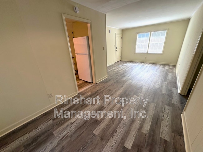 Building Photo - 1045 W Meadow Dr