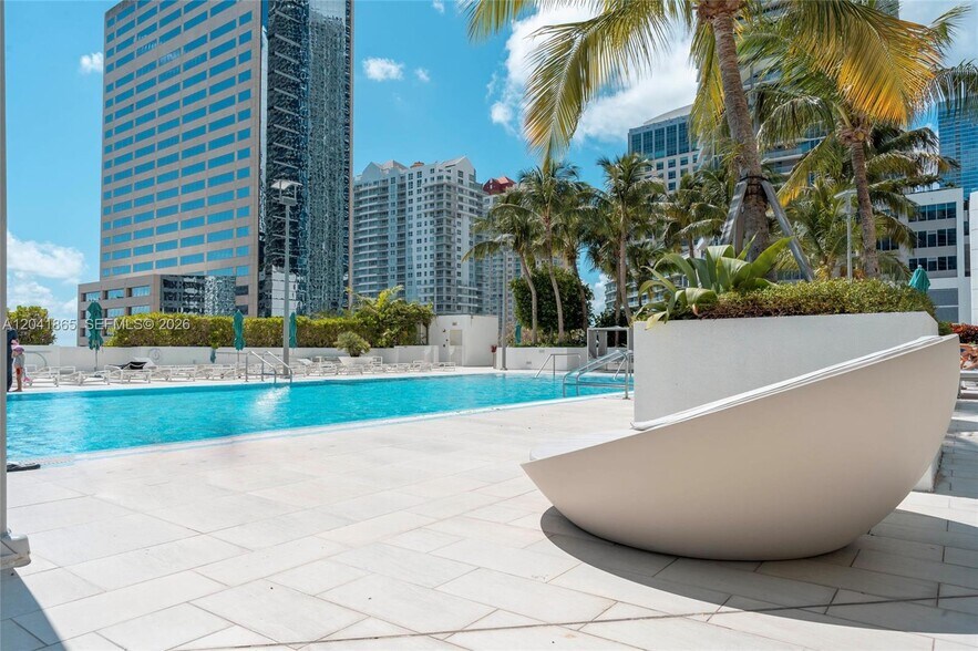 Pool - 950 Brickell Bay Dr