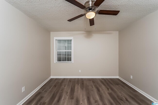 Building Photo - 18 Moonglow Dr