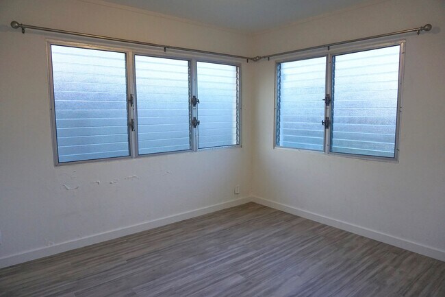 Building Photo - Kaneohe - Waterfront 3 bedroom, 1 bathroom...