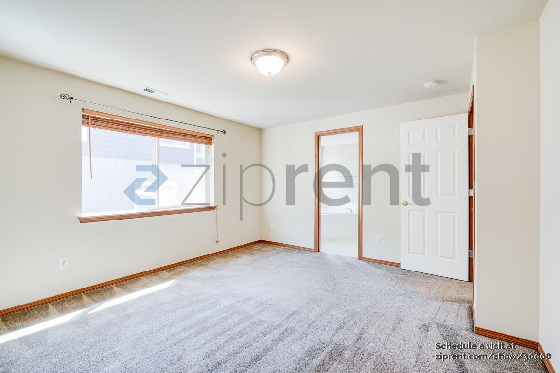Building Photo - Unit