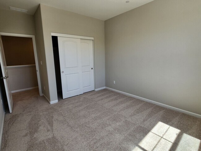Building Photo - New Townhome in Minden for Rent