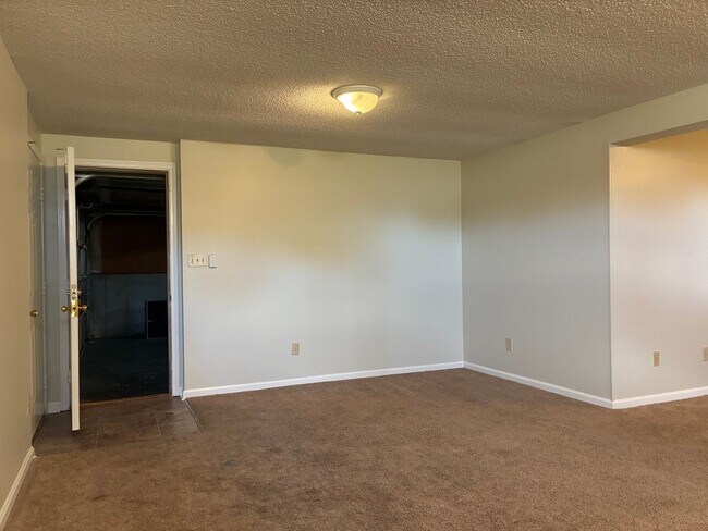 Building Photo - 1331 AmandaJo Drive