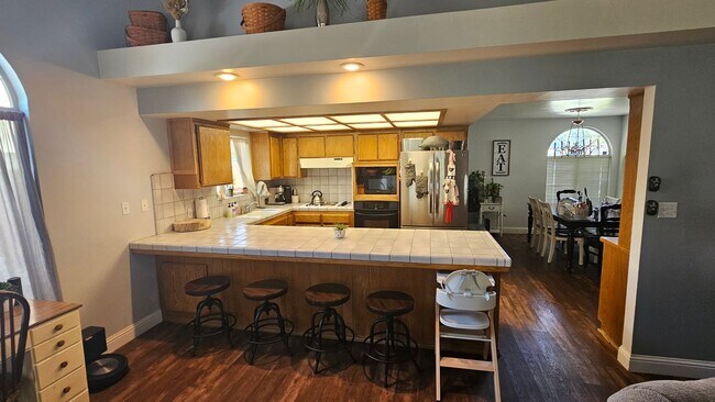 Building Photo - North West Bakersfield Home
