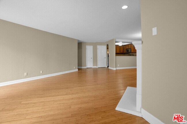 Building Photo - 1633 S Bentley Ave