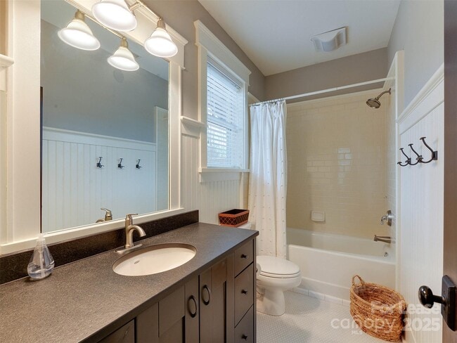 Building Photo - 1413 Devon Dr