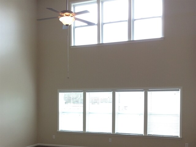Building Photo - 3225 Saddlebrook Dr