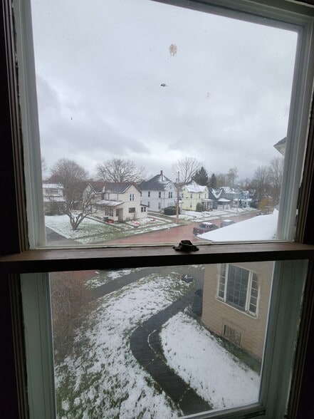 Building Photo - 161 Thayer St