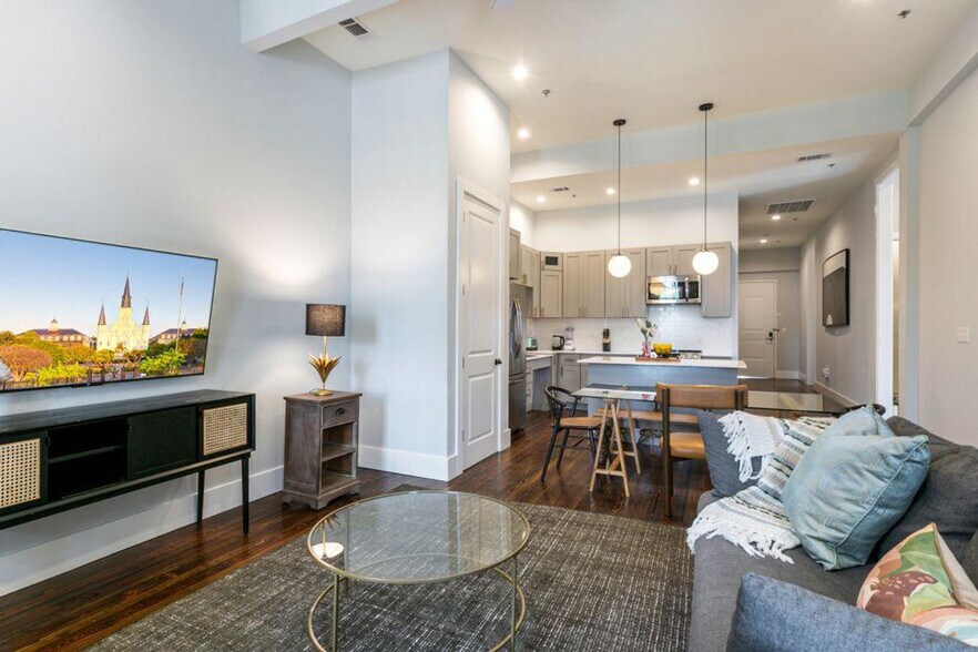 Building Photo - 1430 St Charles Ave