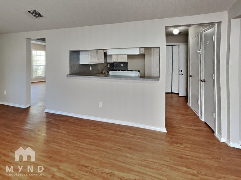 Building Photo - 11835 Garden Terrace Dr