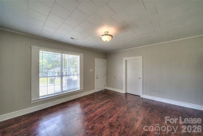 Building Photo - 620 N Moran St