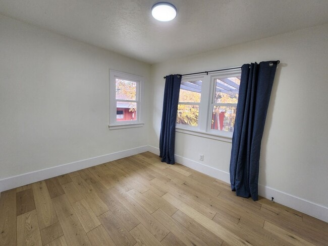 Building Photo - East Bench Luxury Bungalow - Fully Renovated and STUNNING!