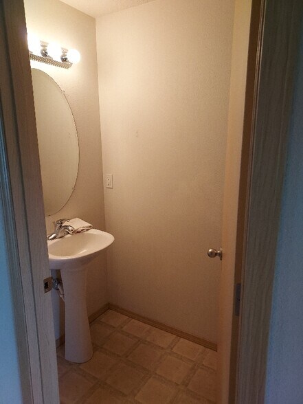 Building Photo - 426 Wynooski St