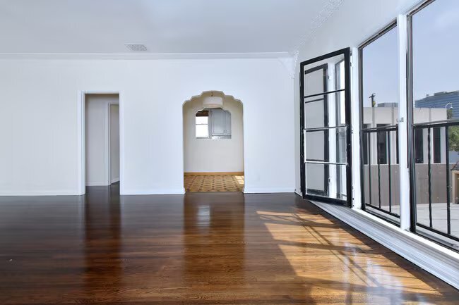 Building Photo - 724 S Genesee Ave