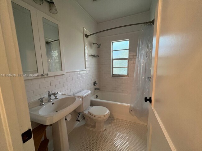 Building Photo - 119 Cadima Ave