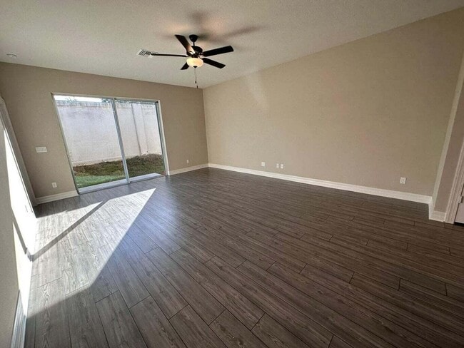 Building Photo - 1726 Party Pl