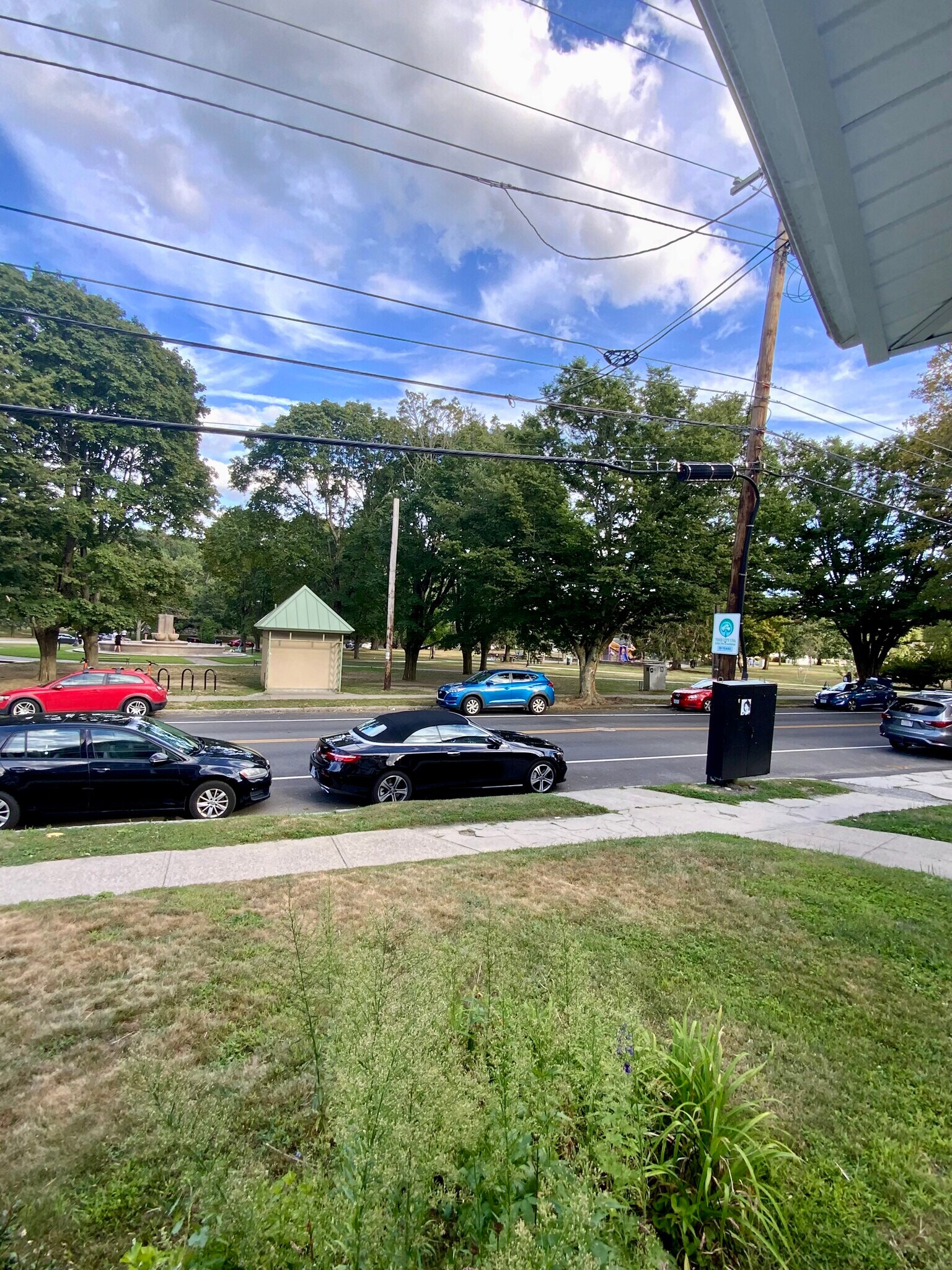 Building Photo - 1032 Hope St