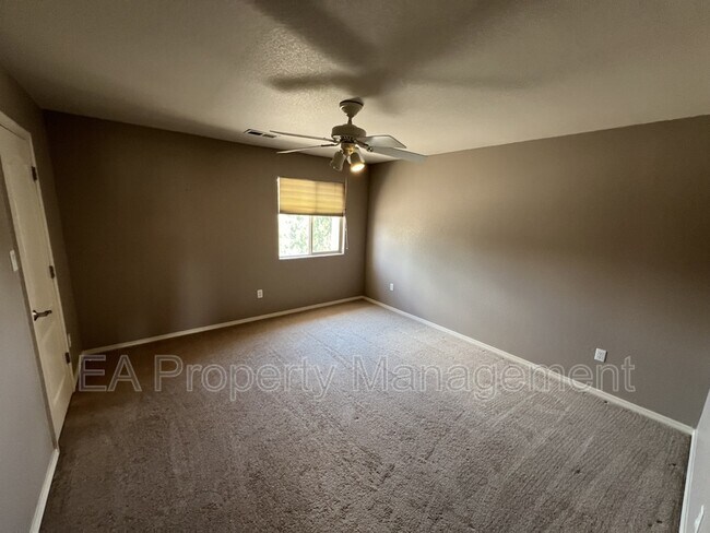 Building Photo - 1013 Toscana Dr SE