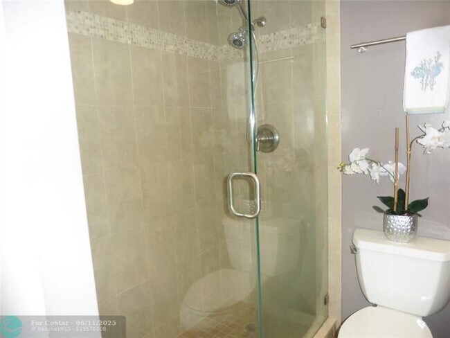 Building Photo - 1050 SE 15th St