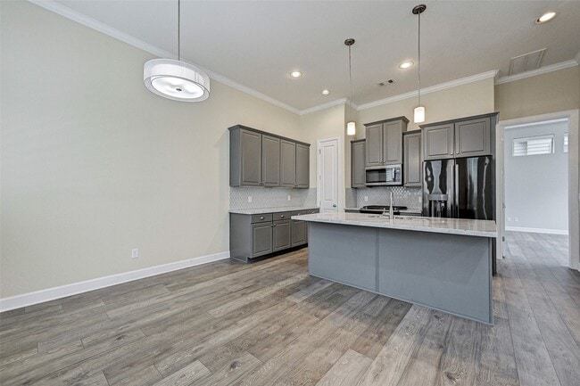 Building Photo - 2113 Naomi St