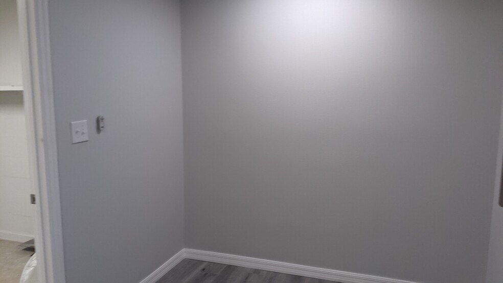 Building Photo - 2042 Harley Ave