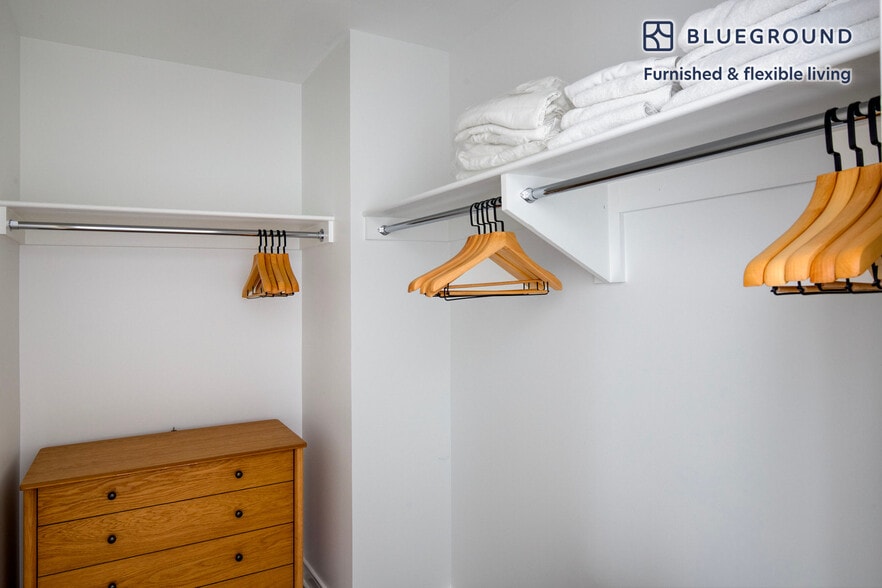 Building Photo - 949 1st St SE