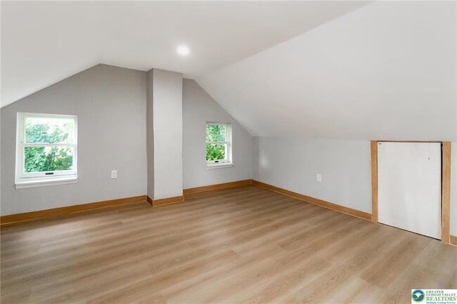 Building Photo - 226 Fern St