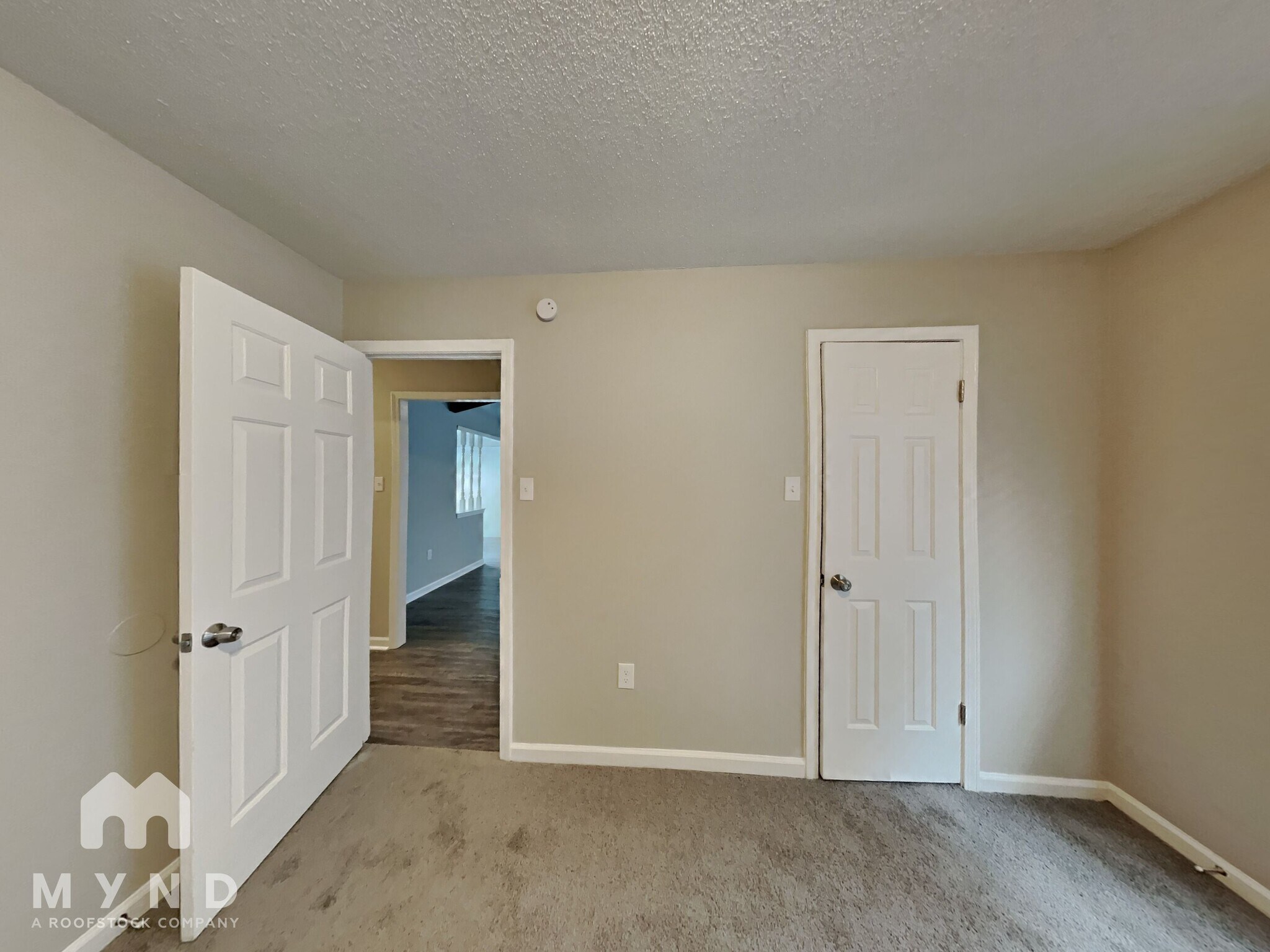 Building Photo - 5867 Willow Springs Dr