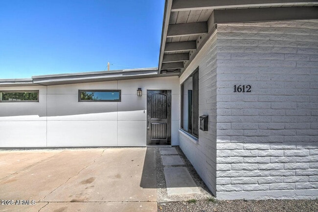 Building Photo - 1612 E Gaylon Dr
