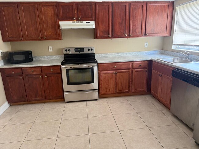 Building Photo - 3/2 on Corner lot in Altamonte Springs Available Now!