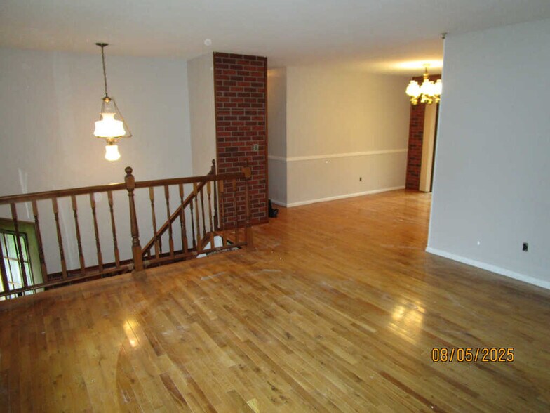 Building Photo - 36 Andover Rd