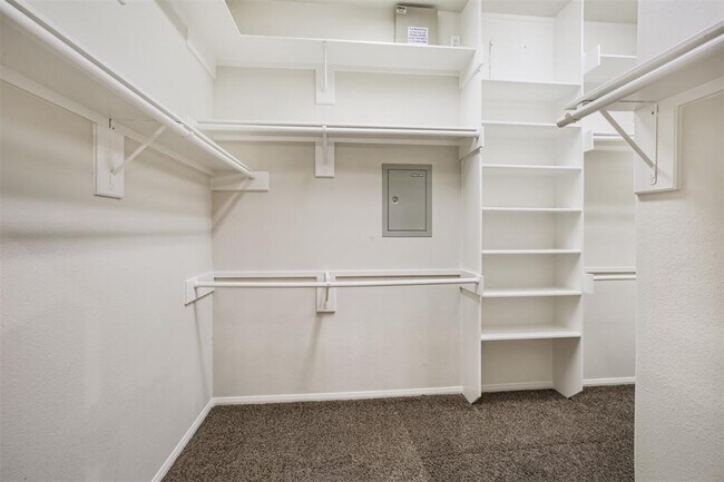 Building Photo - 15810 Cypress Hall Dr
