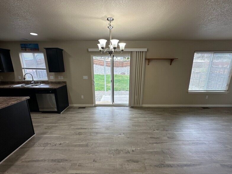 Building Photo - 8043 Pinfeather Dr