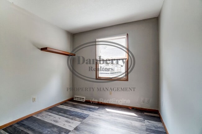 Building Photo - 3164 Kylemore Rd