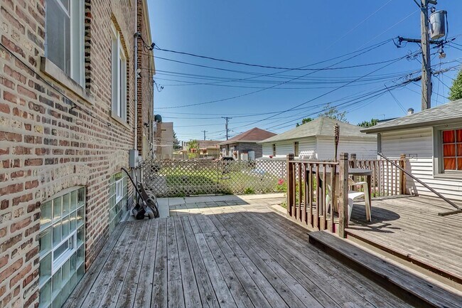 Building Photo - 1814 Wesley Ave