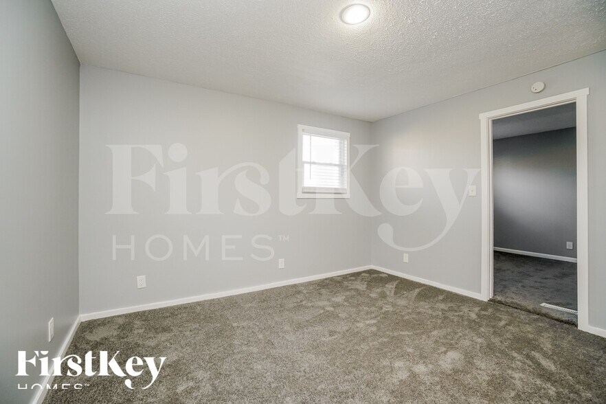 Building Photo - 614 Palace Ln