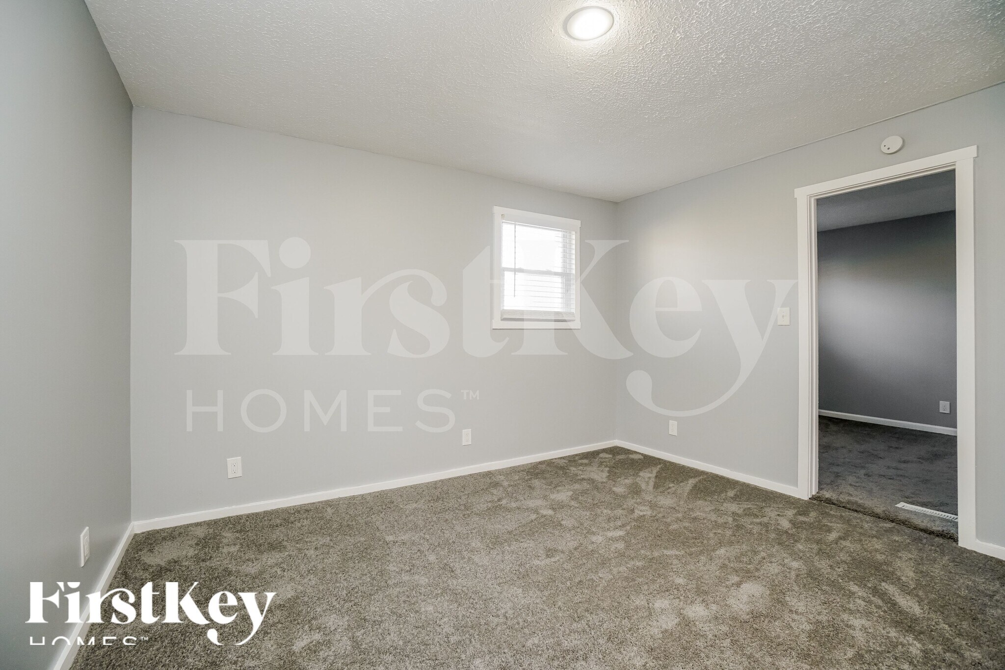 Building Photo - 614 Palace Ln