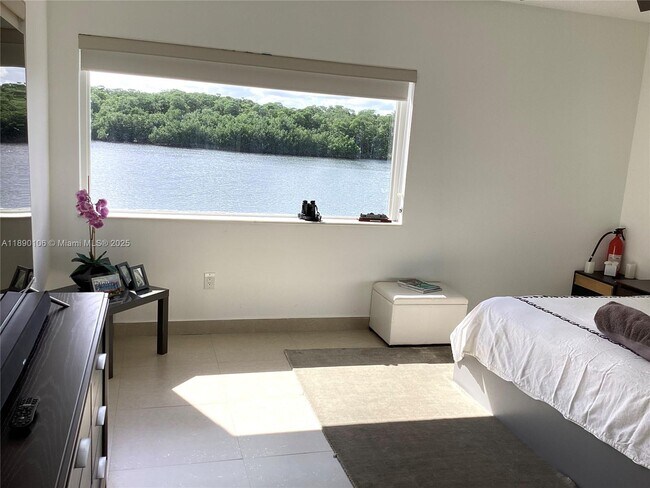 Building Photo - 460 Poinciana Island Dr