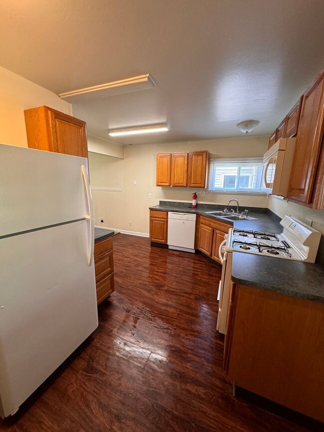 Building Photo - 275 S Edgehill Ave