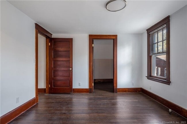 Building Photo - 18 Graves Ave